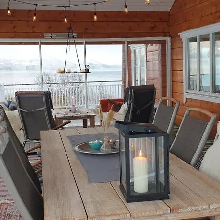 Villaer Timber House In Lyngen *