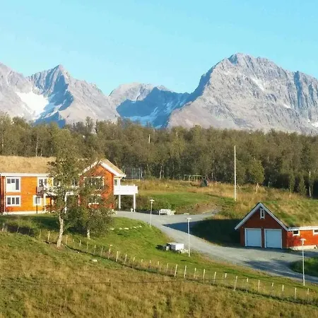 Timber House In Lyngen Jægervatnet