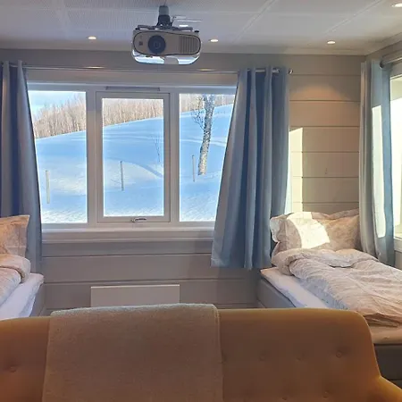 Timber House In Lyngen Jaegervatnet