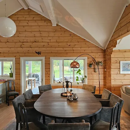 Timber House In Lyngen Villaer
