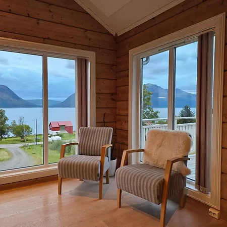 Timber House In Lyngen Jaegervatnet