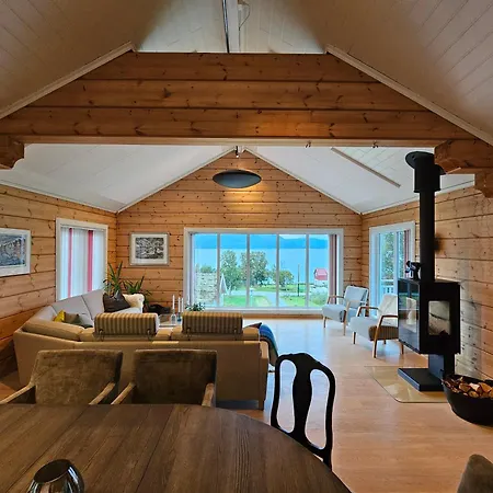 Timber House In Lyngen *