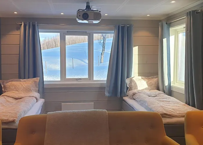 Timber House In Lyngen Jægervatnet