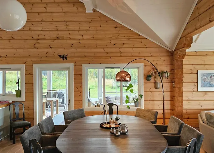 Timber House In Lyngen Vila