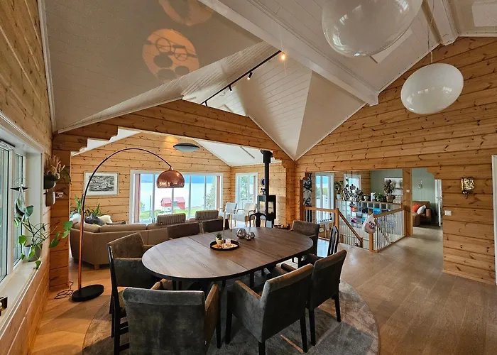 Timber House In Lyngen Vila *