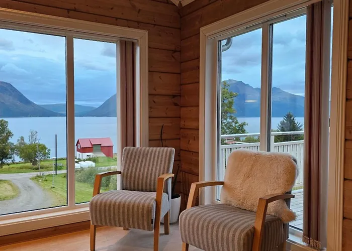 Timber House In Lyngen Jægervatnet