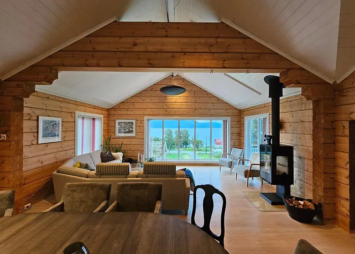 Timber House In Lyngen *