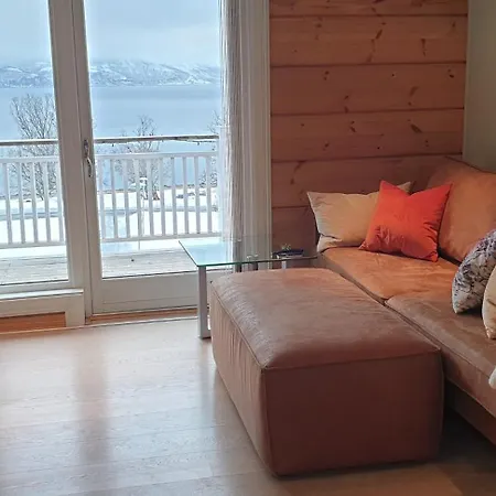 Villa Timber House In Lyngen Jægervatnet