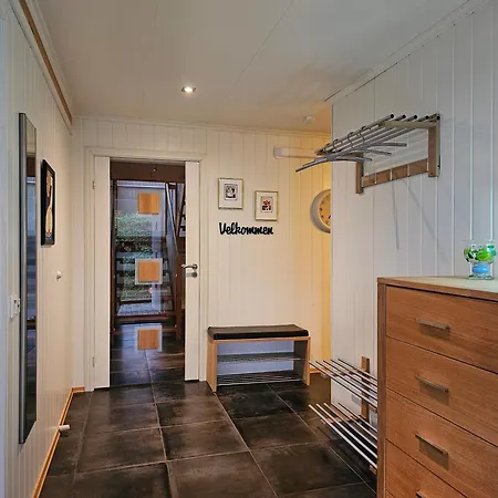 Timber House In Lyngen Jægervatnet