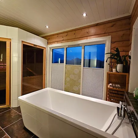 Villa Timber House In Lyngen Jægervatnet